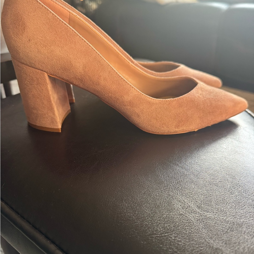 Light pink suede pump, Marc Fisher 3 inch heel - Picture 3 of 4